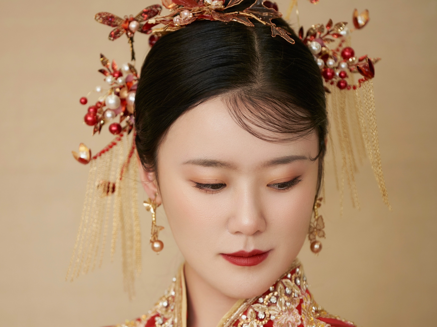 资深化妆师八小时全程新娘跟妆，不收取任何试妆费用