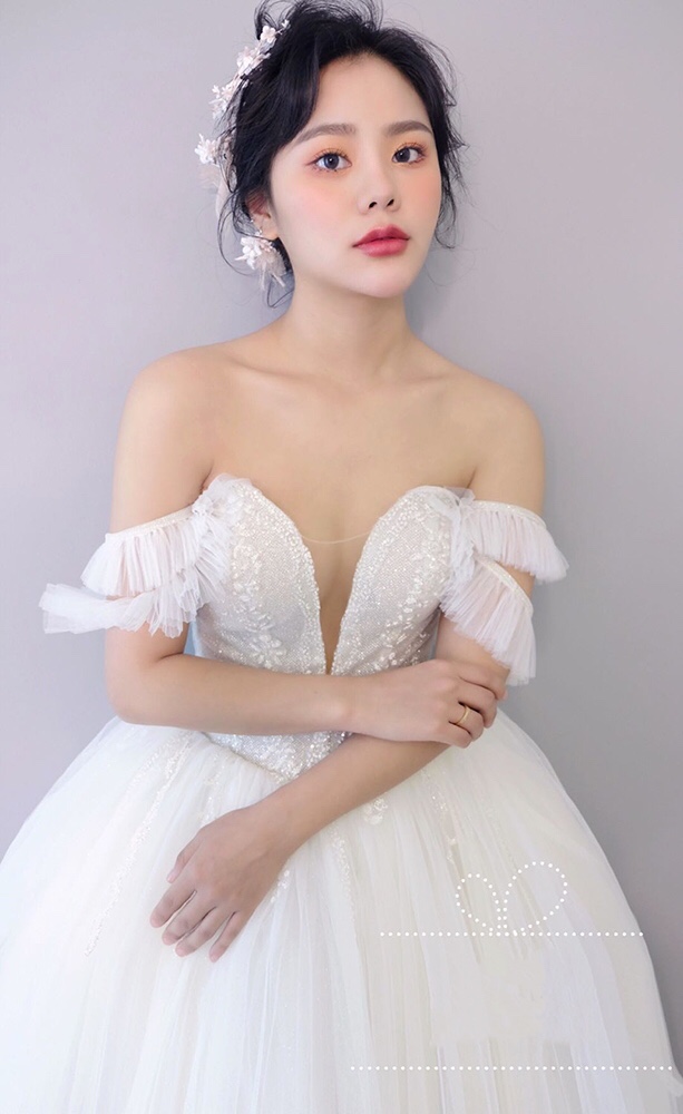 穿对婚纱太重要了，这件婚纱仙气十足还显瘦