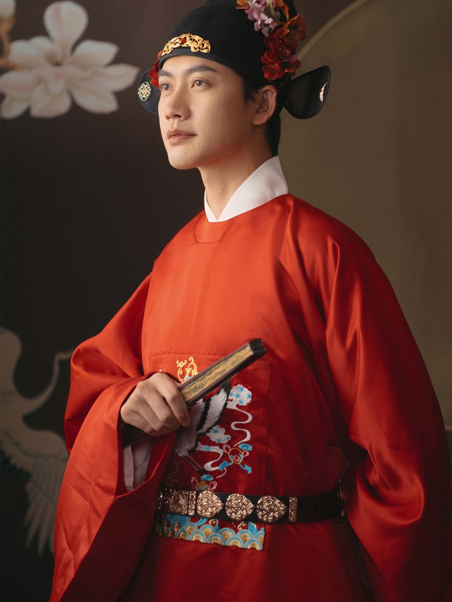 礼服师 婷婷， 化妆师 杨丽， 摄影师 云云， 灯光师 孙孙