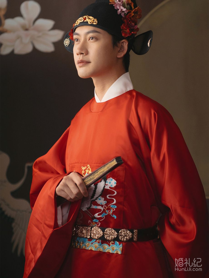礼服师 婷婷， 化妆师 杨丽， 摄影师 云云， 灯光师 孙孙