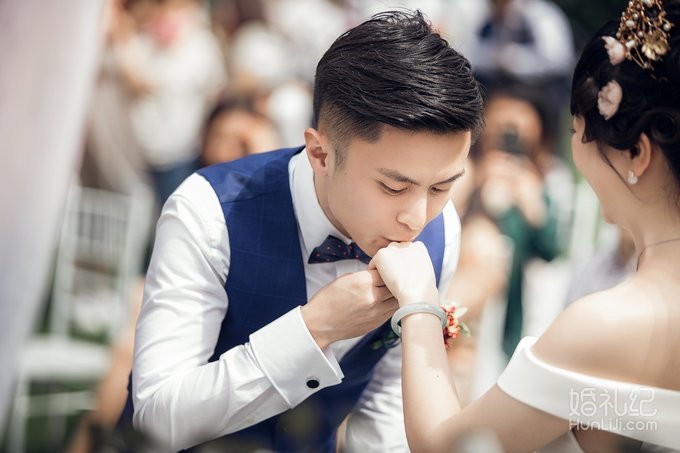 预算有限，但还是想办草坪婚礼
