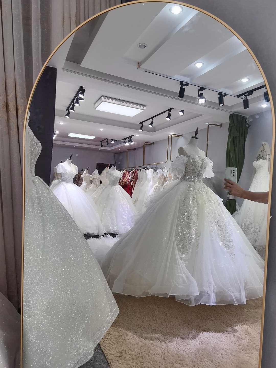 莱娅婚纱礼服馆