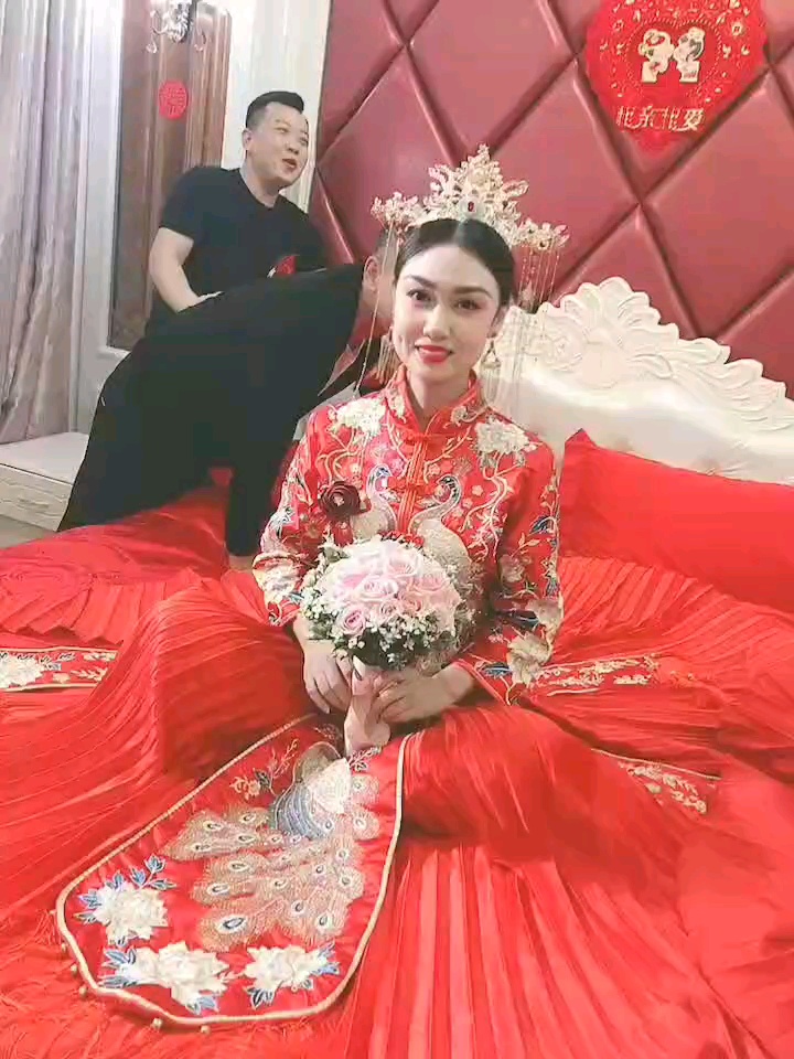 1680套餐含新娘跟妆婚纱礼服秀禾另送超值大礼包