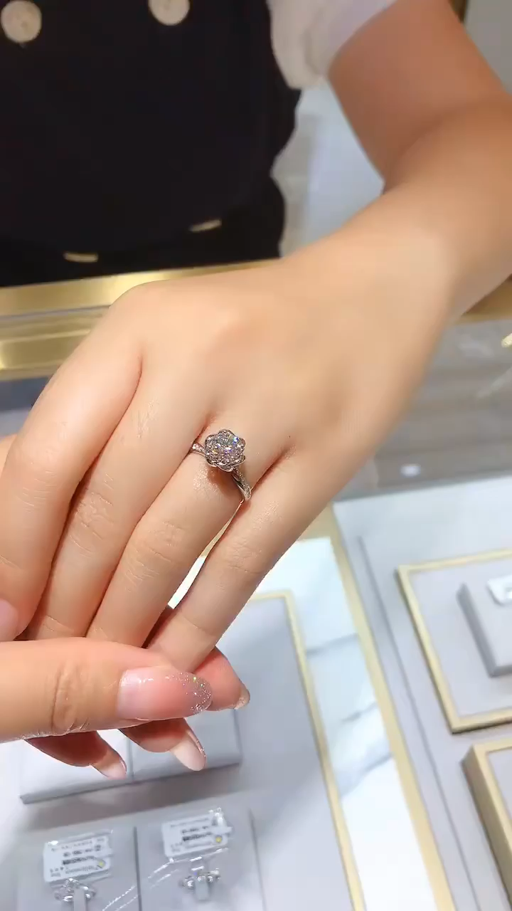 克拉美好1克拉捧花显大钻戒