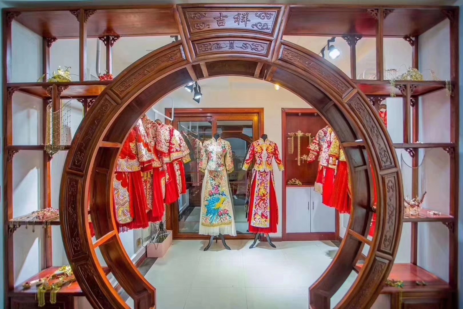 洛维思婚纱礼服馆
