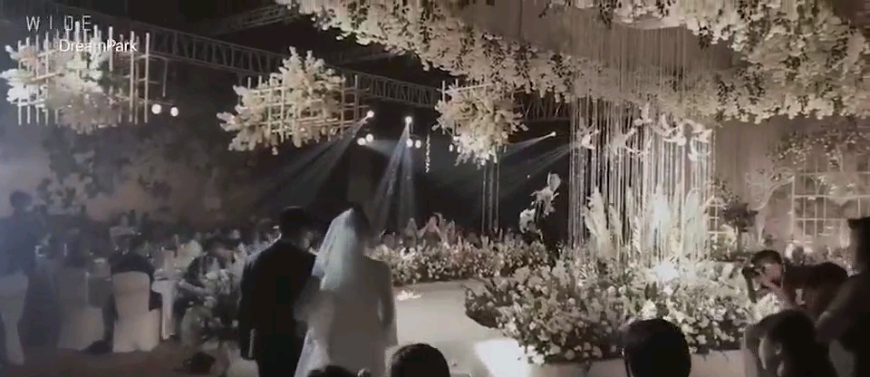 大气空间设计 | 创意白绿森系婚礼