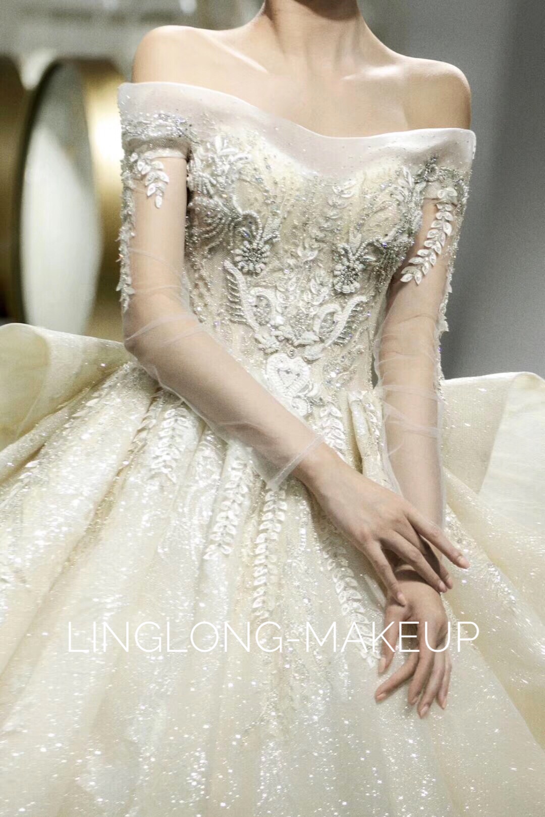 Linglong泠泷轻奢婚纱馆