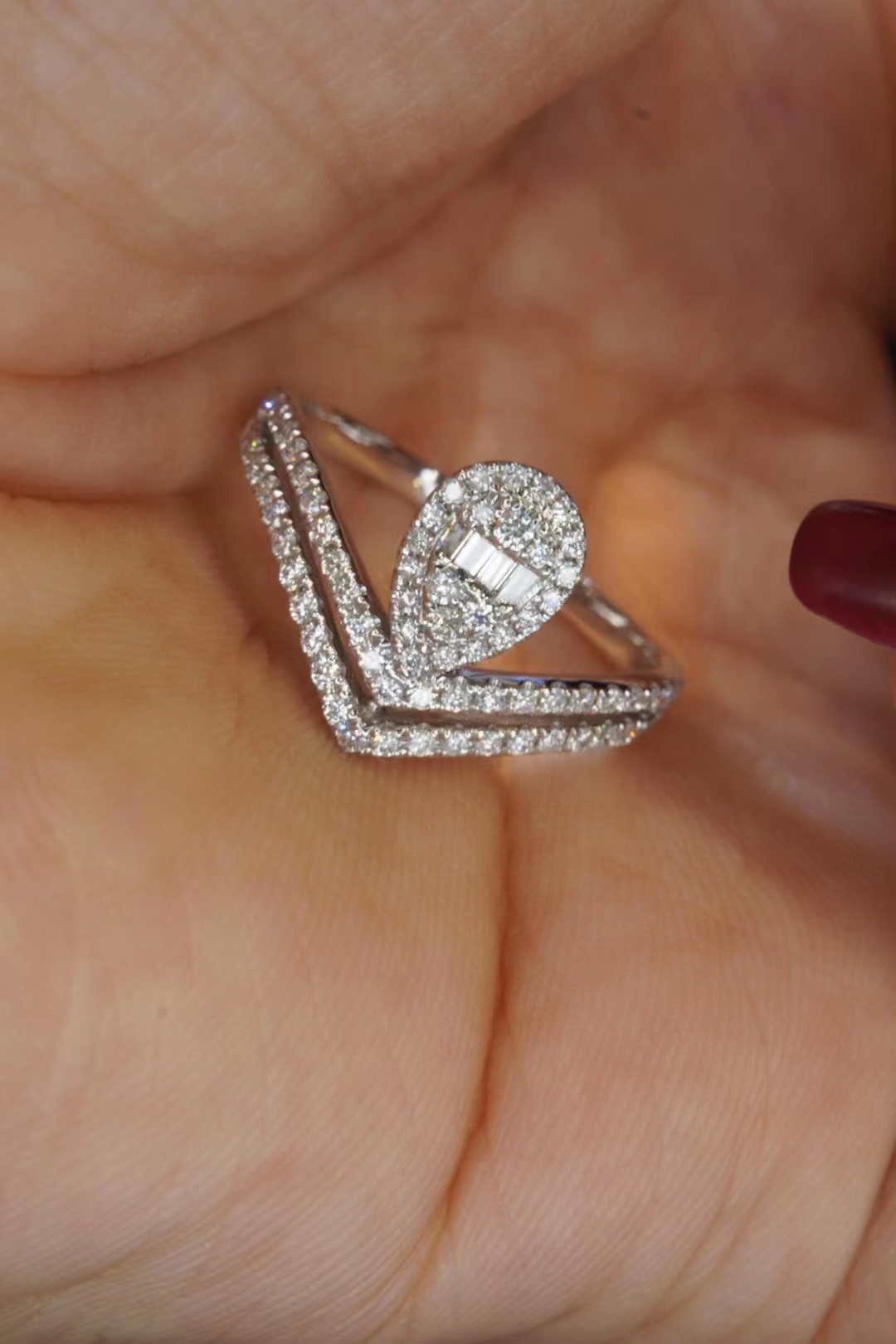 为爱加冕温婉可人的水滴双层戒