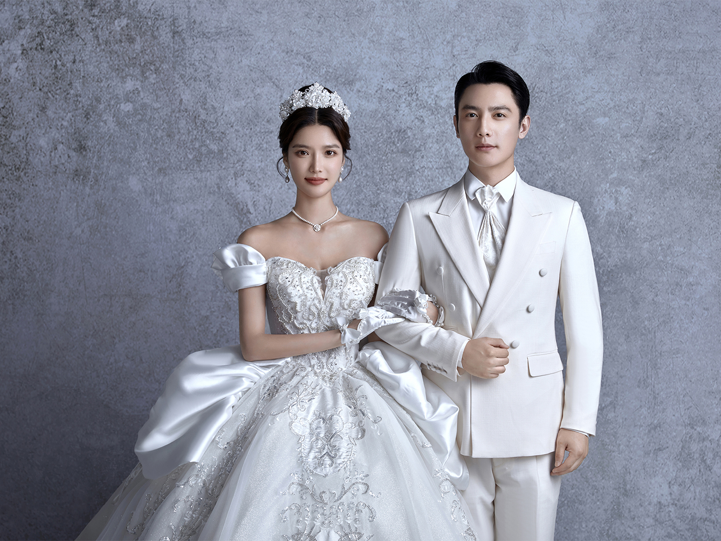 在逃公主婚纱照第二期丨室内高定婚纱照