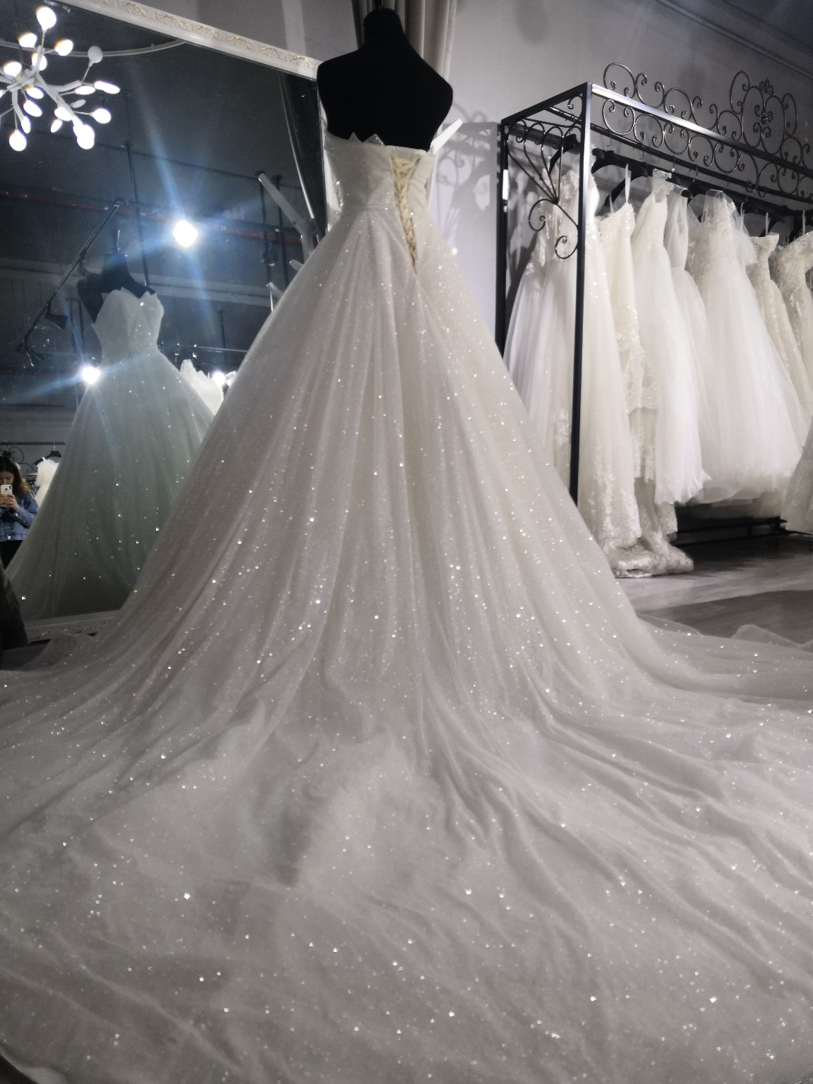 卡洛婚纱礼服馆