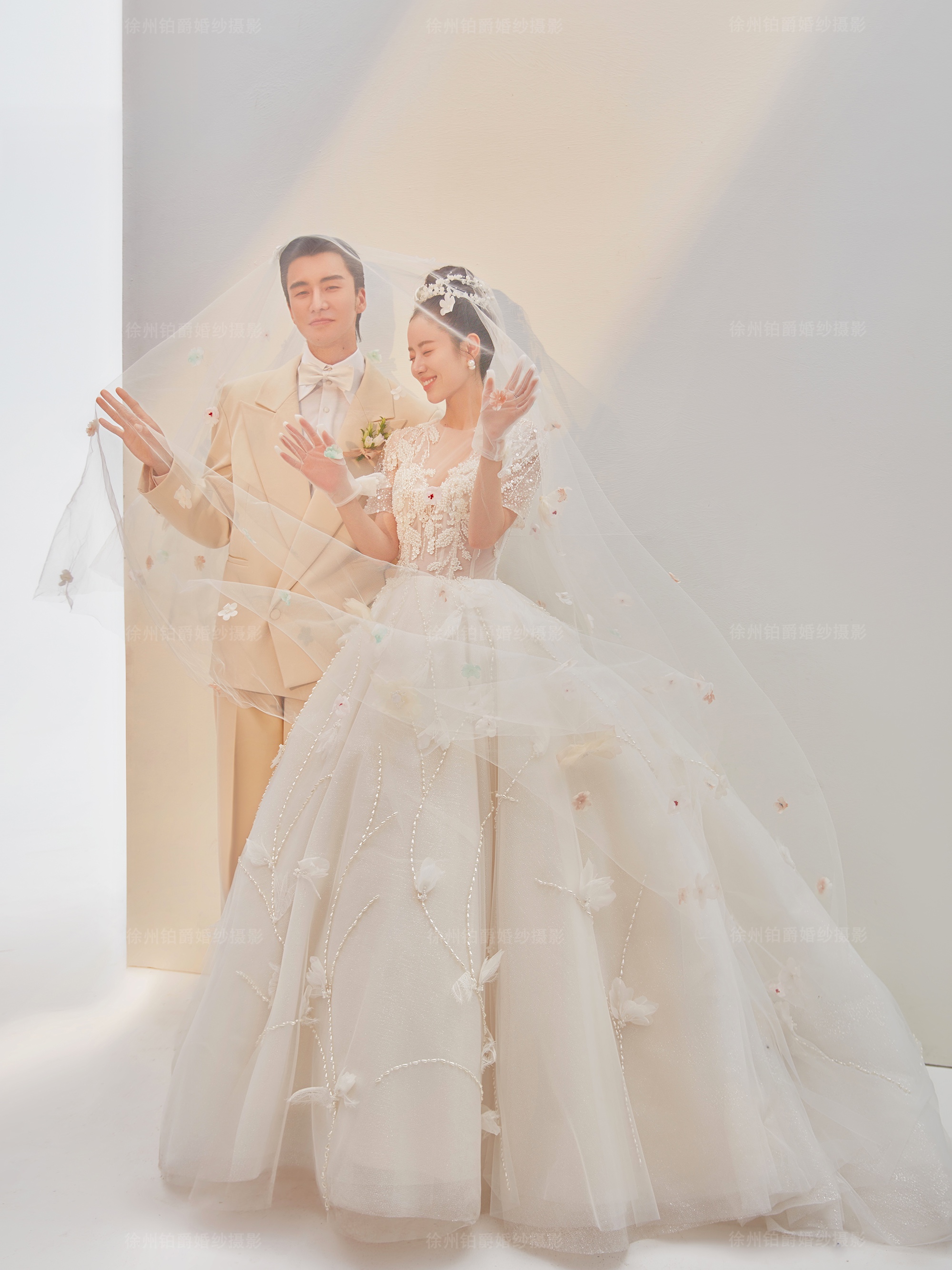 輕奢訂制婚紗照 婚禮當(dāng)天跟妝｜豪華拖尾一價全包