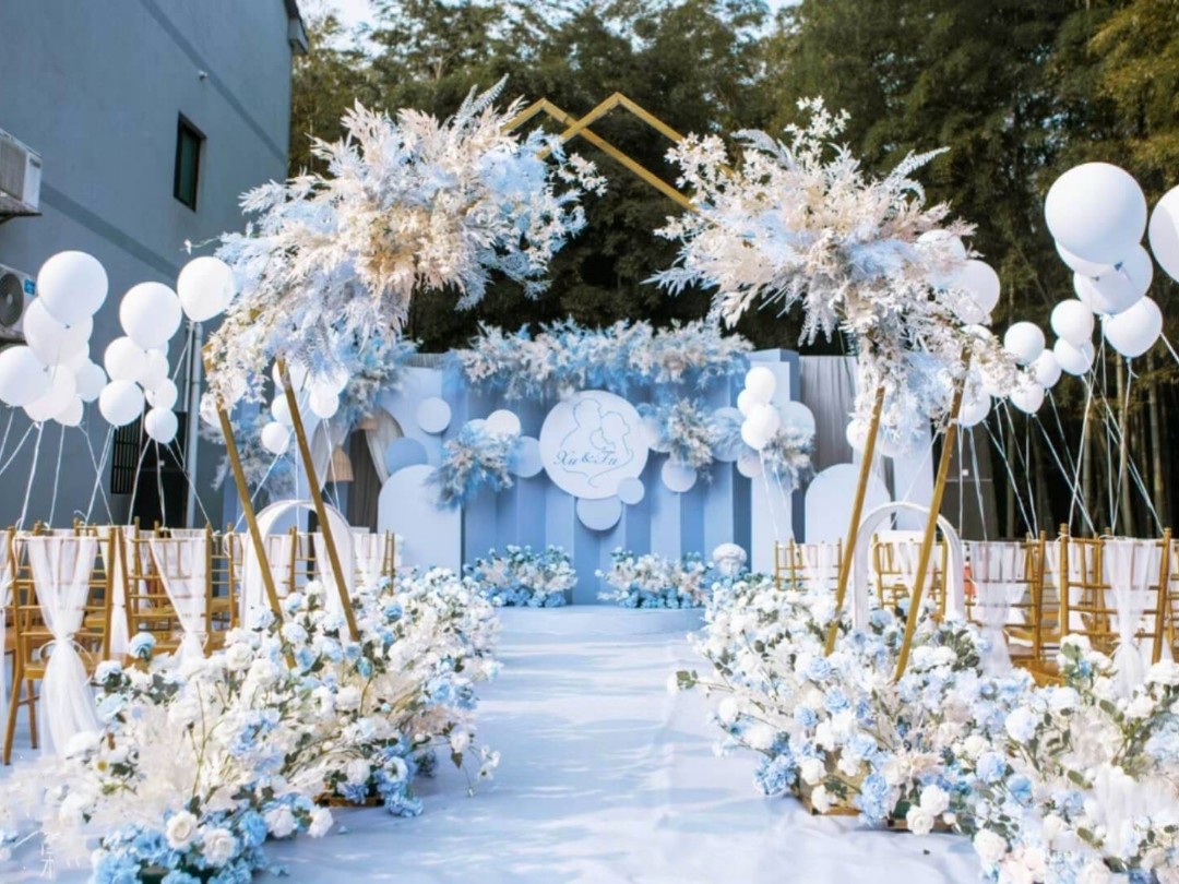 一場(chǎng)戶外蒂芙尼時(shí)尚婚禮場(chǎng)地