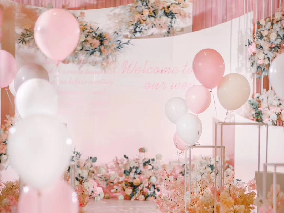 粉色婚礼，是新人比较喜欢常用的色系
