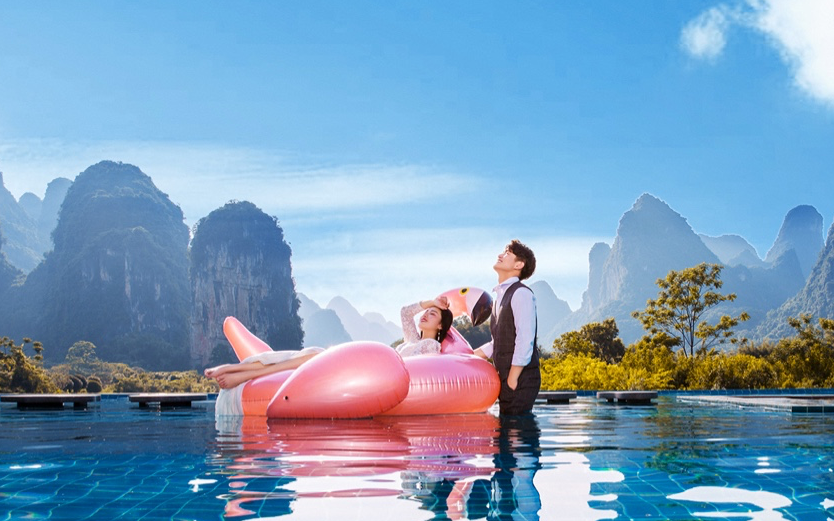 全網(wǎng)推薦INS風(fēng)團(tuán)隊帶你穿婚紗打卡桂林山水