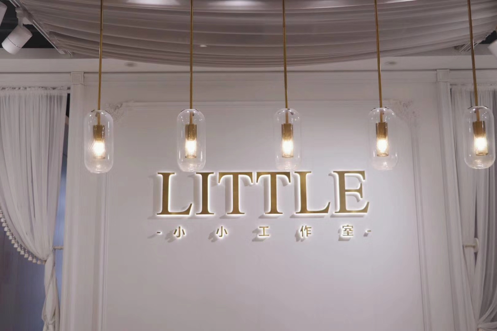 小小工作室跟妆婚纱集合店