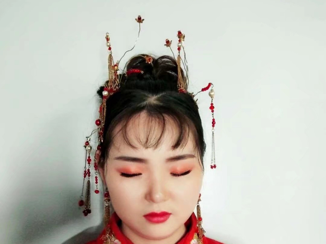 中式风格新娘典雅大方大气时尚新娘