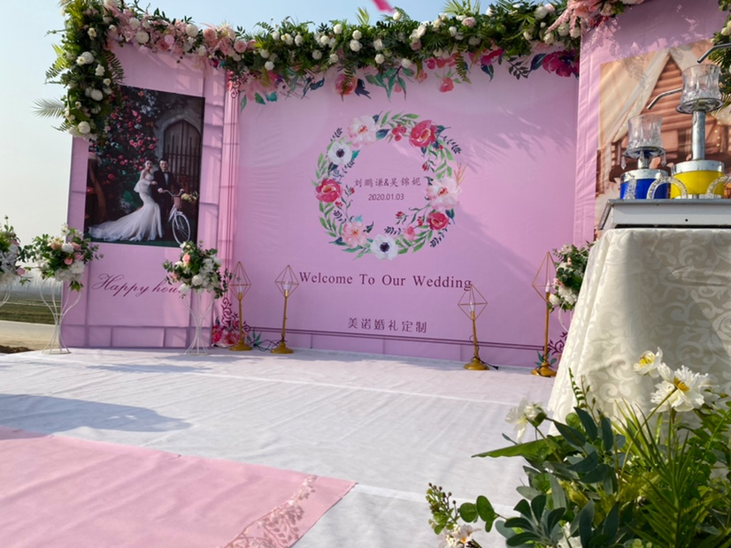 粉色唯美户外草坪主题婚礼