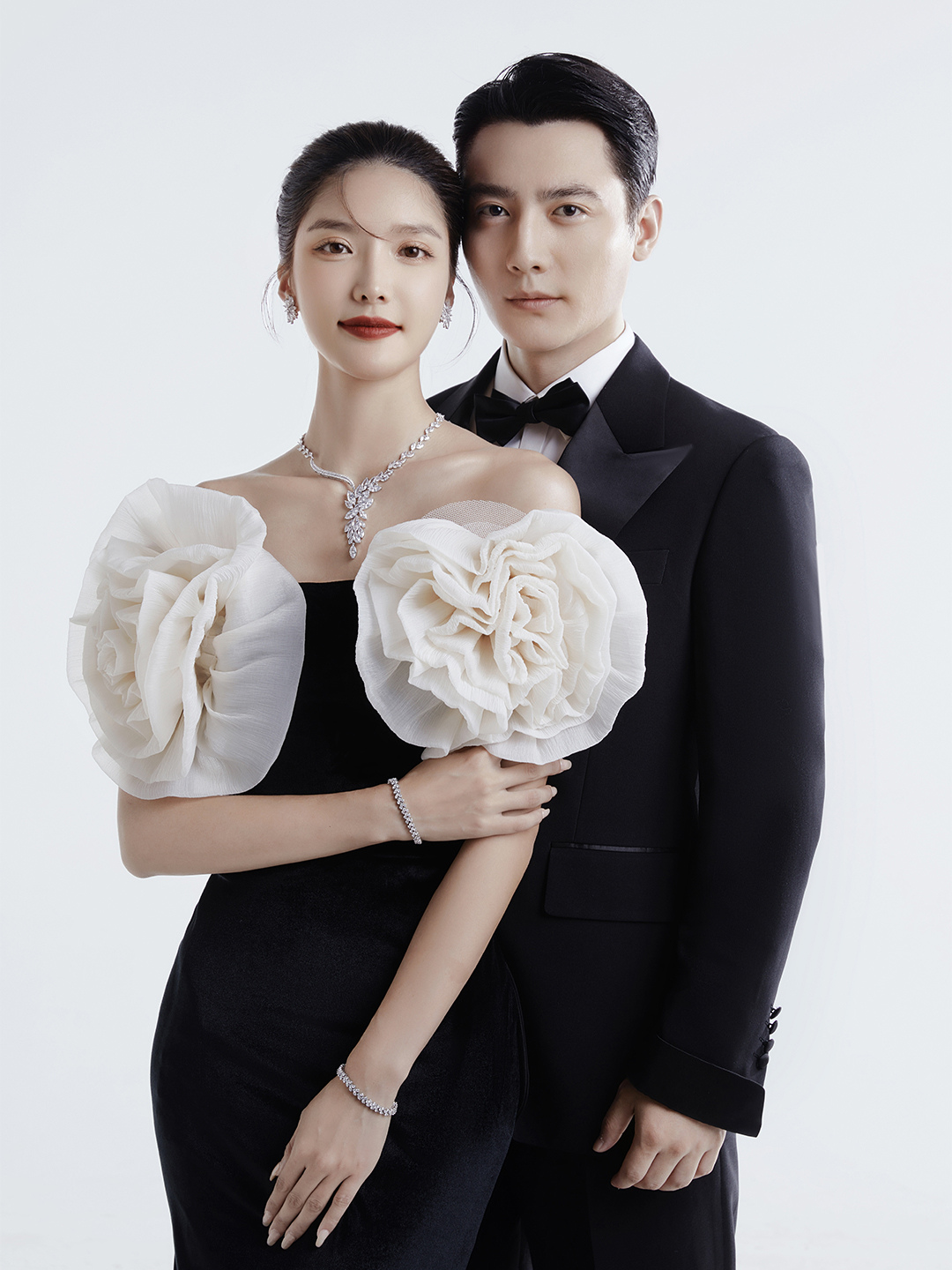 优雅女孩的必备婚纱照丨赫本风婚纱照