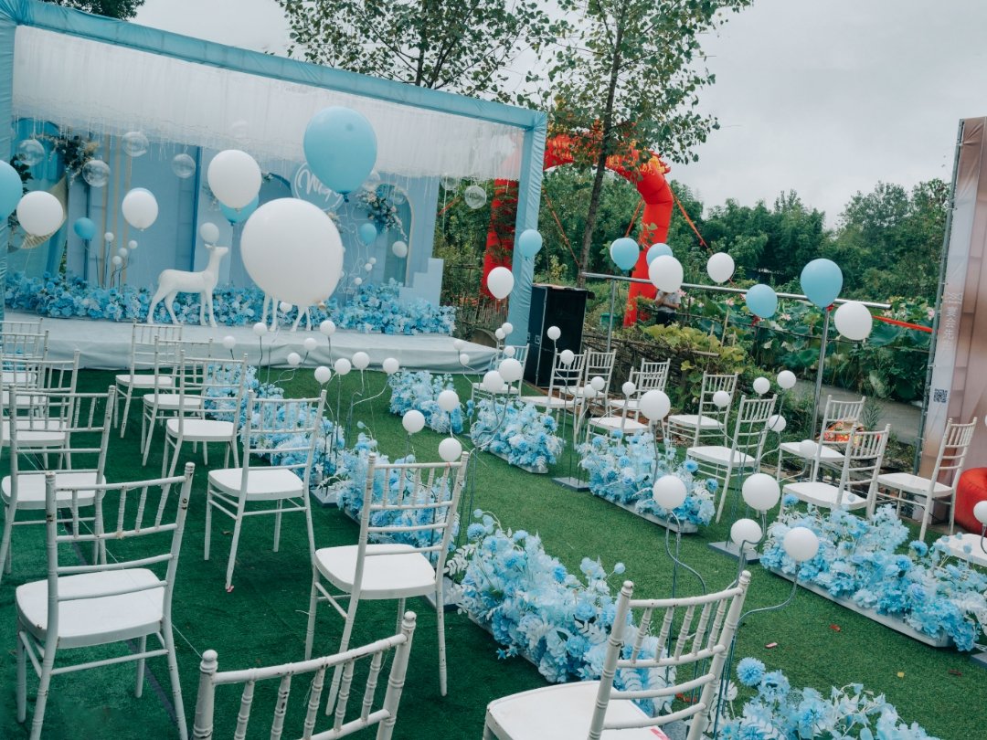 跟天空很配的淡蓝色婚礼《仅需9800》包两大金刚