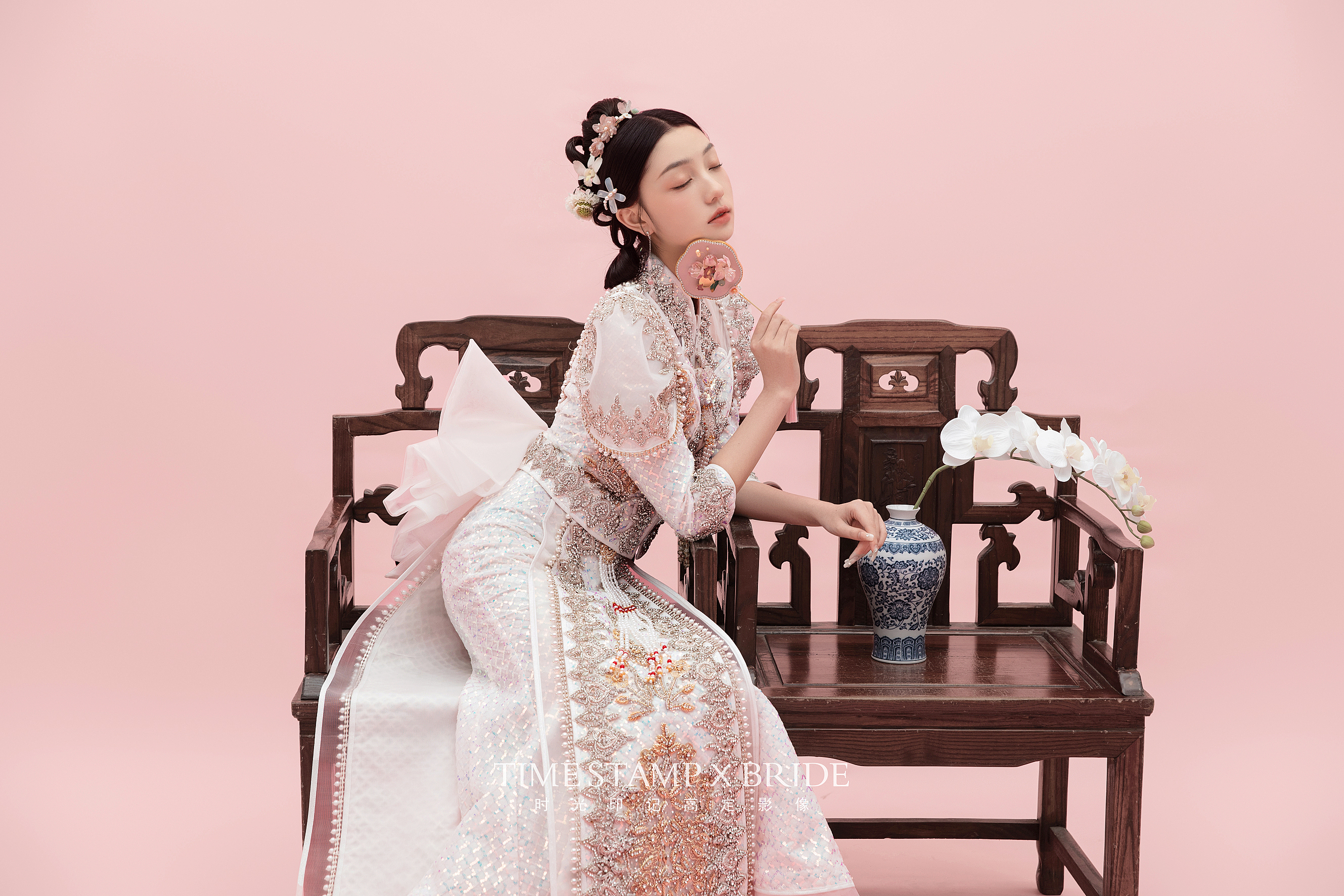 这套新中式秀禾婚纱照，太粉太嫩了吧！