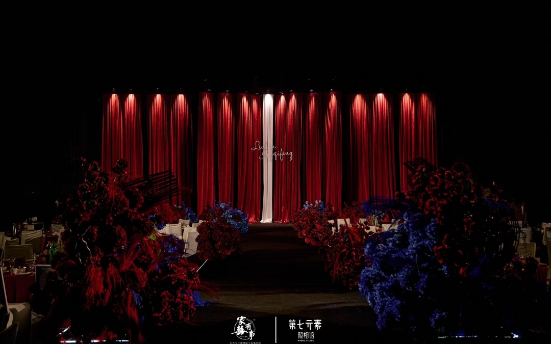 家有喜事-红蓝撞色布幔婚礼