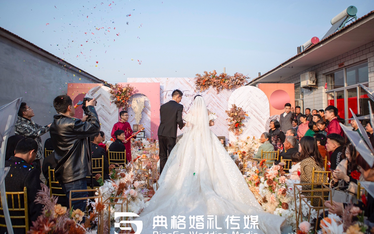 典格婚禮‖農(nóng)村戶(hù)外婚禮案例