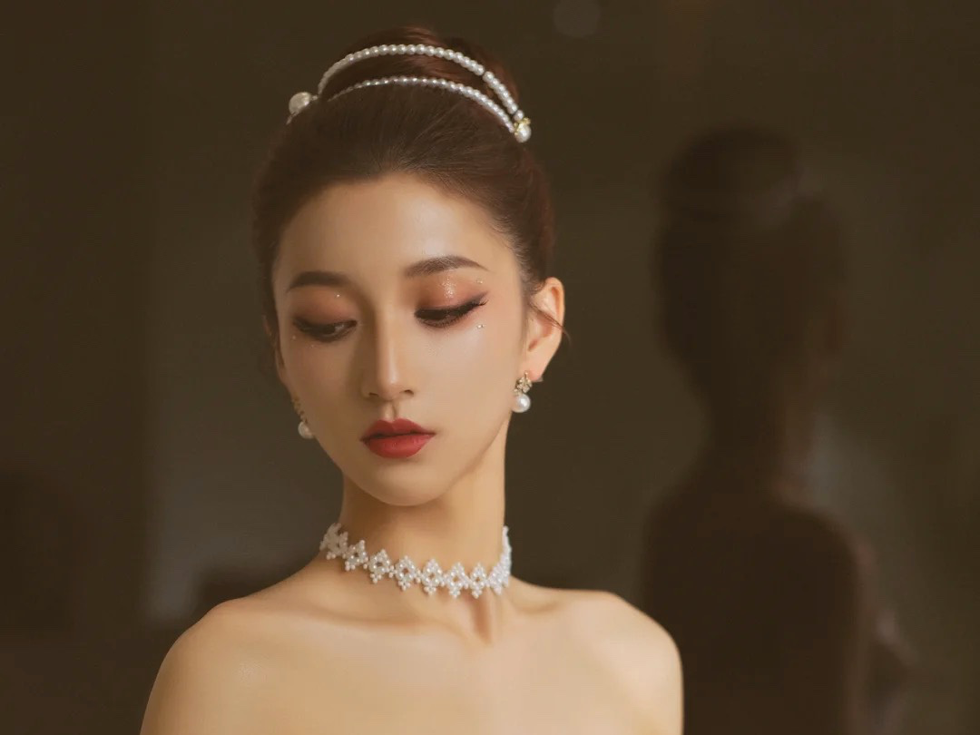 黄金档期资深化妆师全天跟妆（1980预定赠送亲友