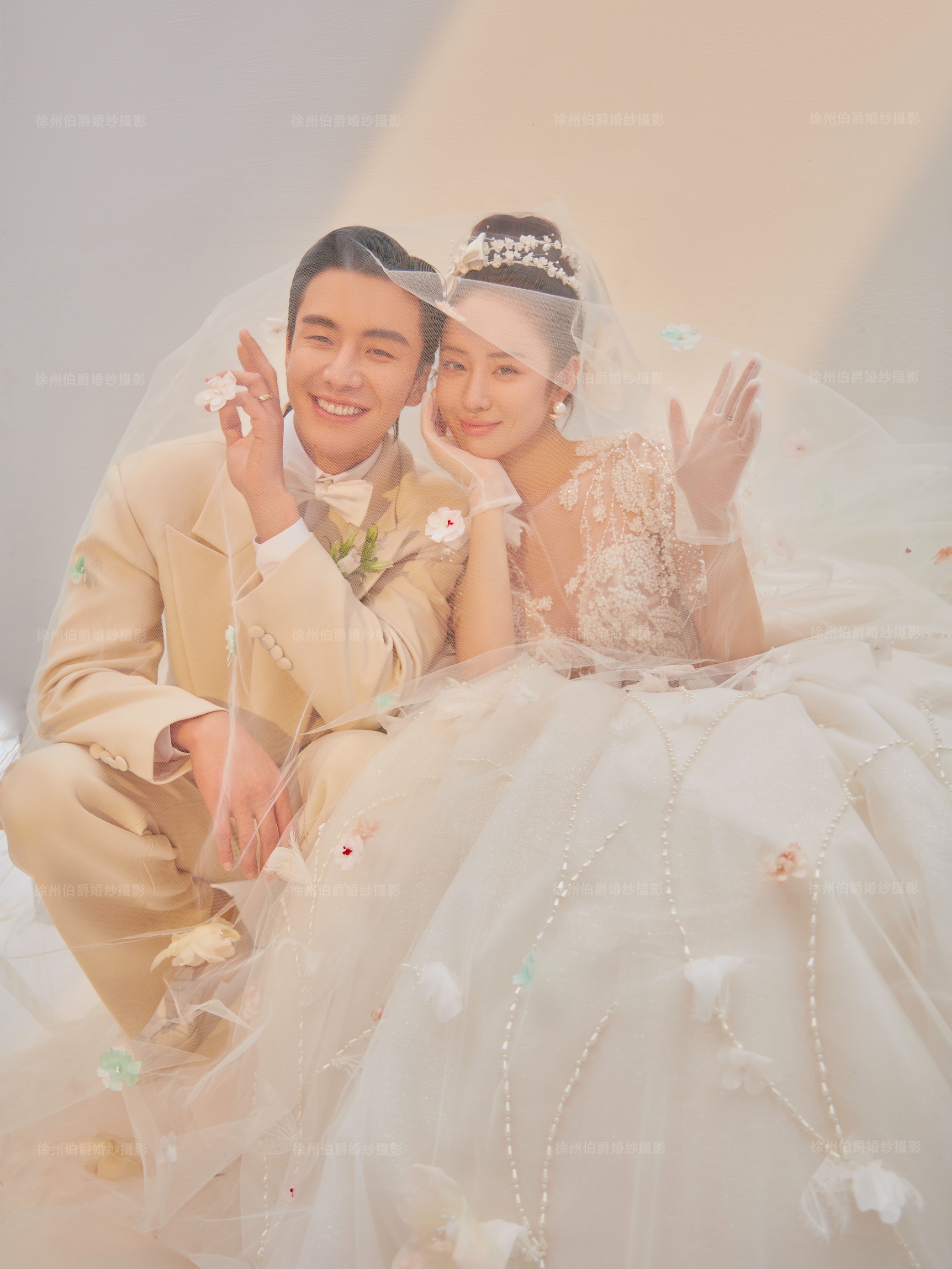 輕奢訂制婚紗照 婚禮當(dāng)天跟妝｜豪華拖尾一價全包