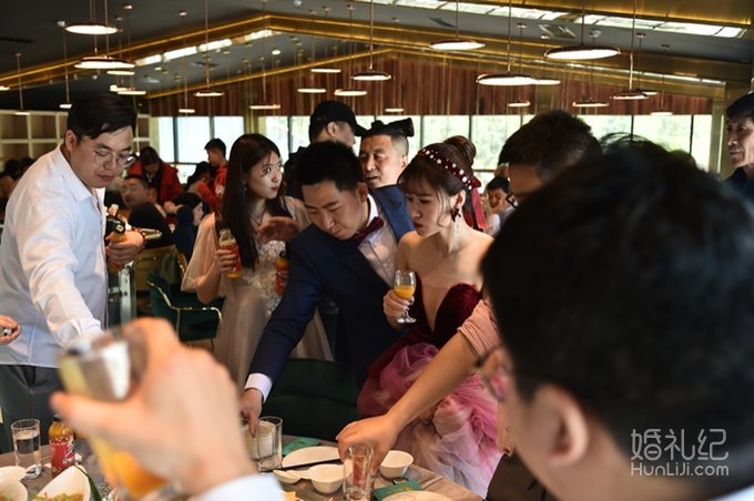 #最美新娘#结婚当天，两个我爱的男人红了眼眶
