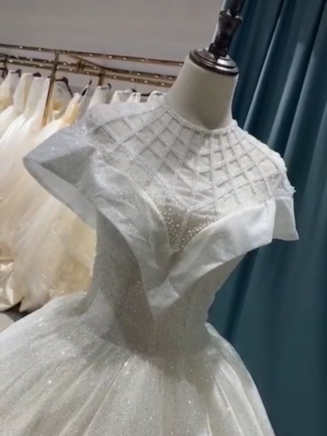   高定单品【齐地婚纱】