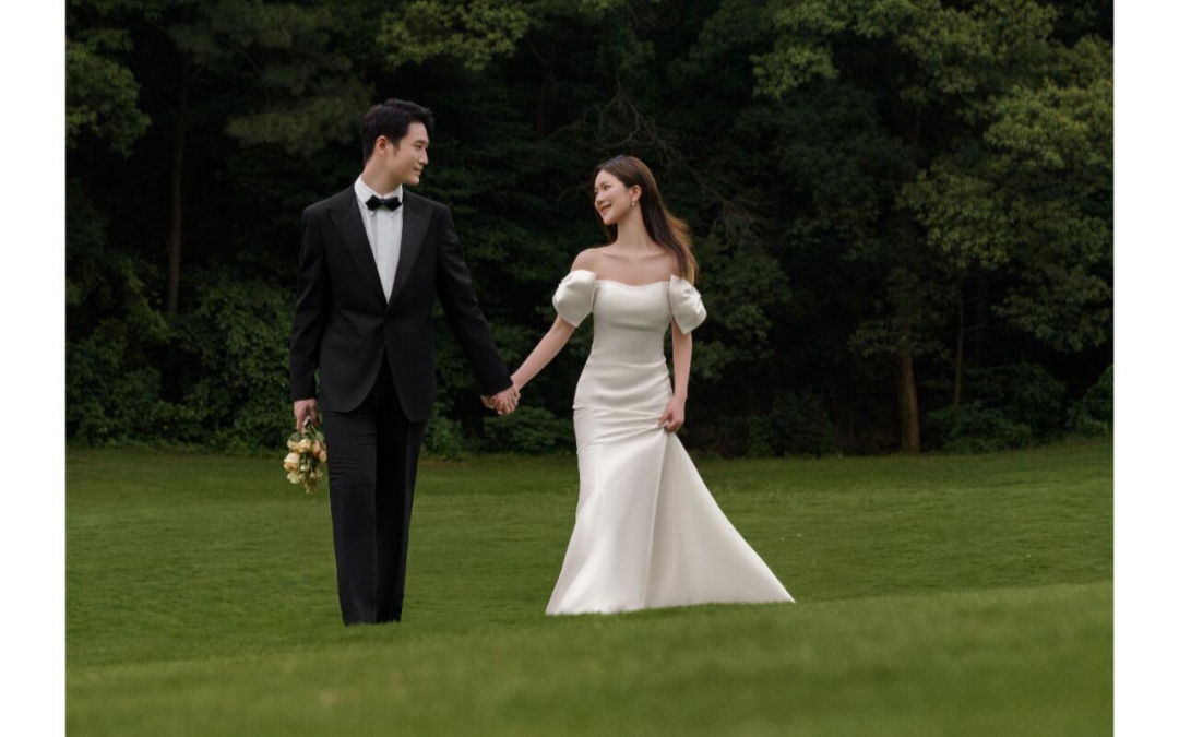 美美哒草坪婚纱照