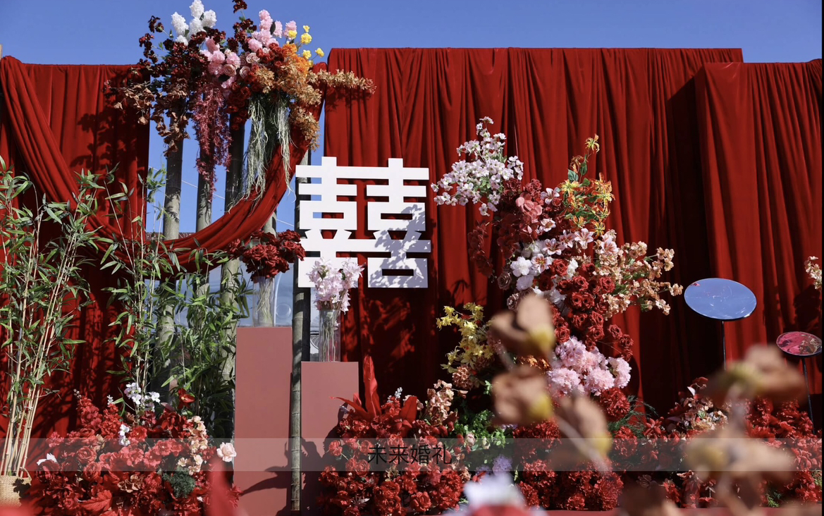 未来花艺婚礼—小预算冬天里的一抹红