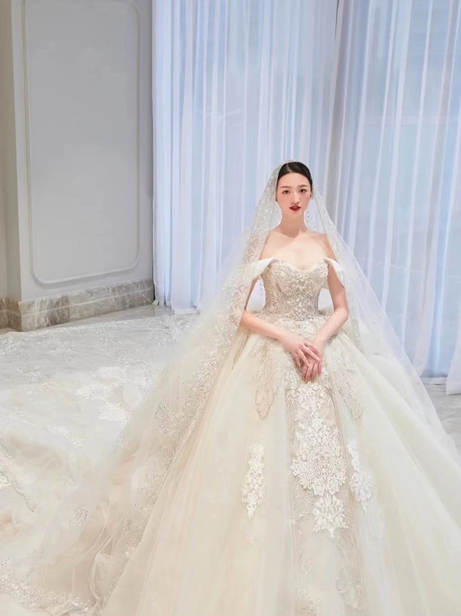 菏泽艾慕丝奢华重工拖尾主纱仪式纱