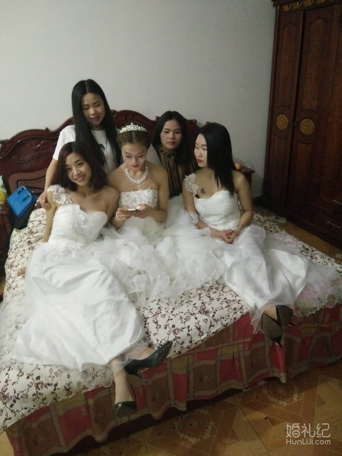 伴娘换婚纱_唐艺昕伴娘婚纱照片