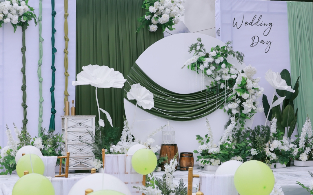 森林浪漫清新草坪婚礼