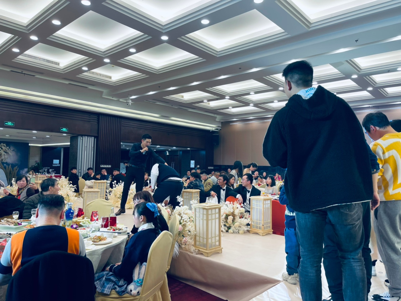 简单  自然 清新风主持人