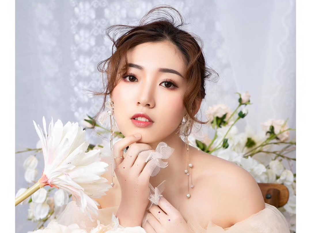 新娘早妆/晚妆（二选一）