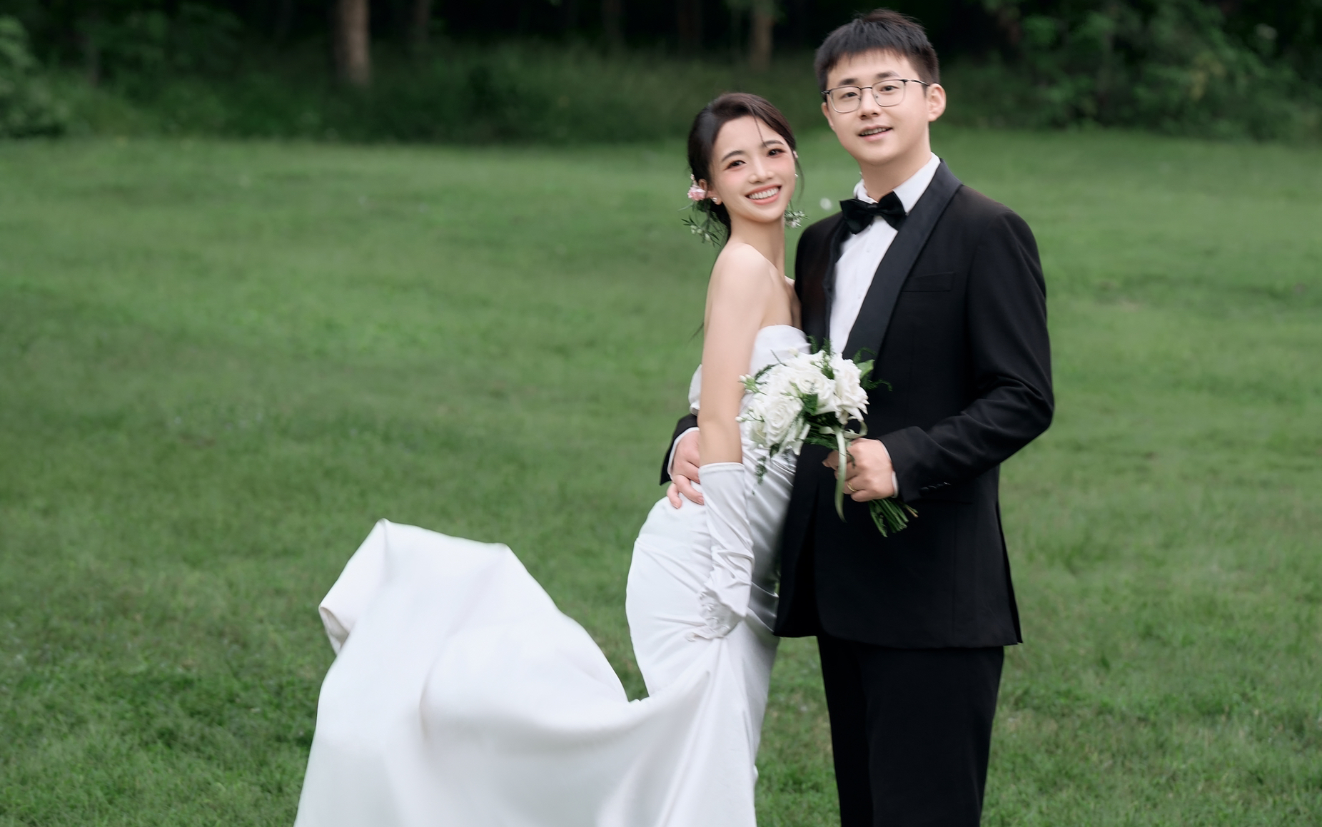 美到心坎上的草坪森系婚纱照 