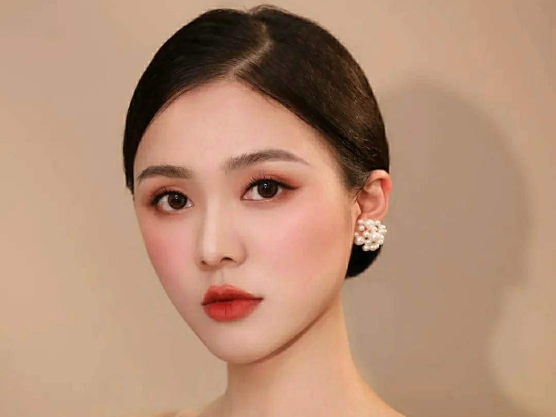  昆明市内全程高级化妆师上门试妆服务