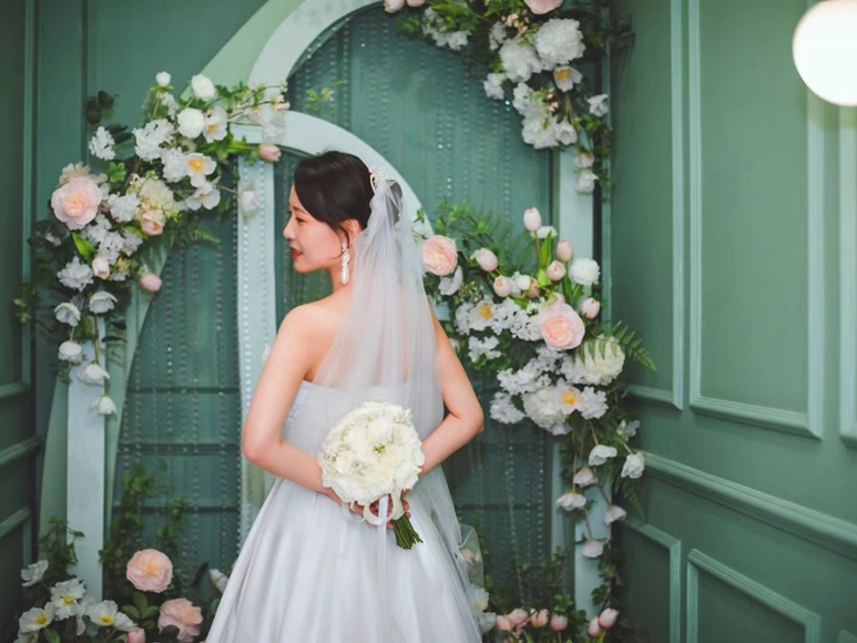 资深专业跟妆全天送伴娘妆、妈妈妆新郎妆、爸爸造型