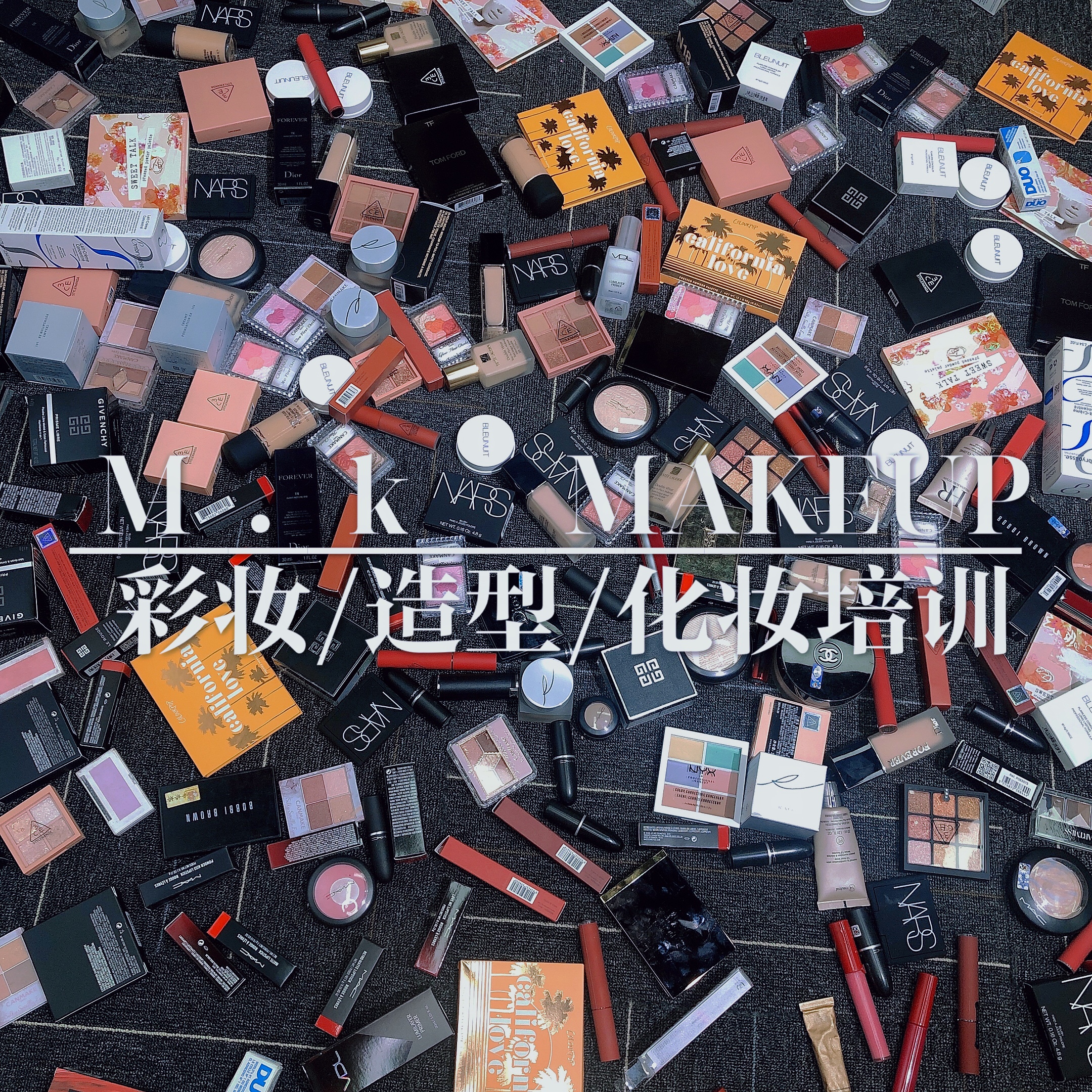 M K婚纱造型工作室