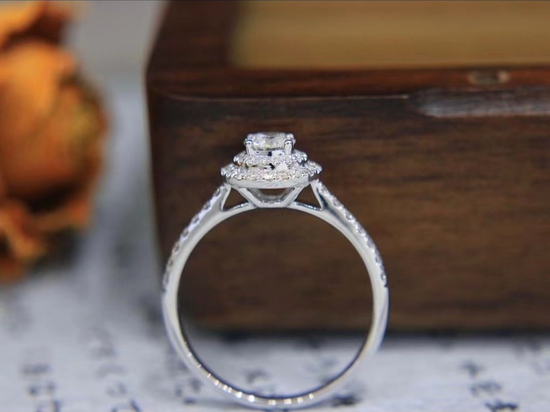 GIA0.3ct豪华镶嵌18k金婚戒