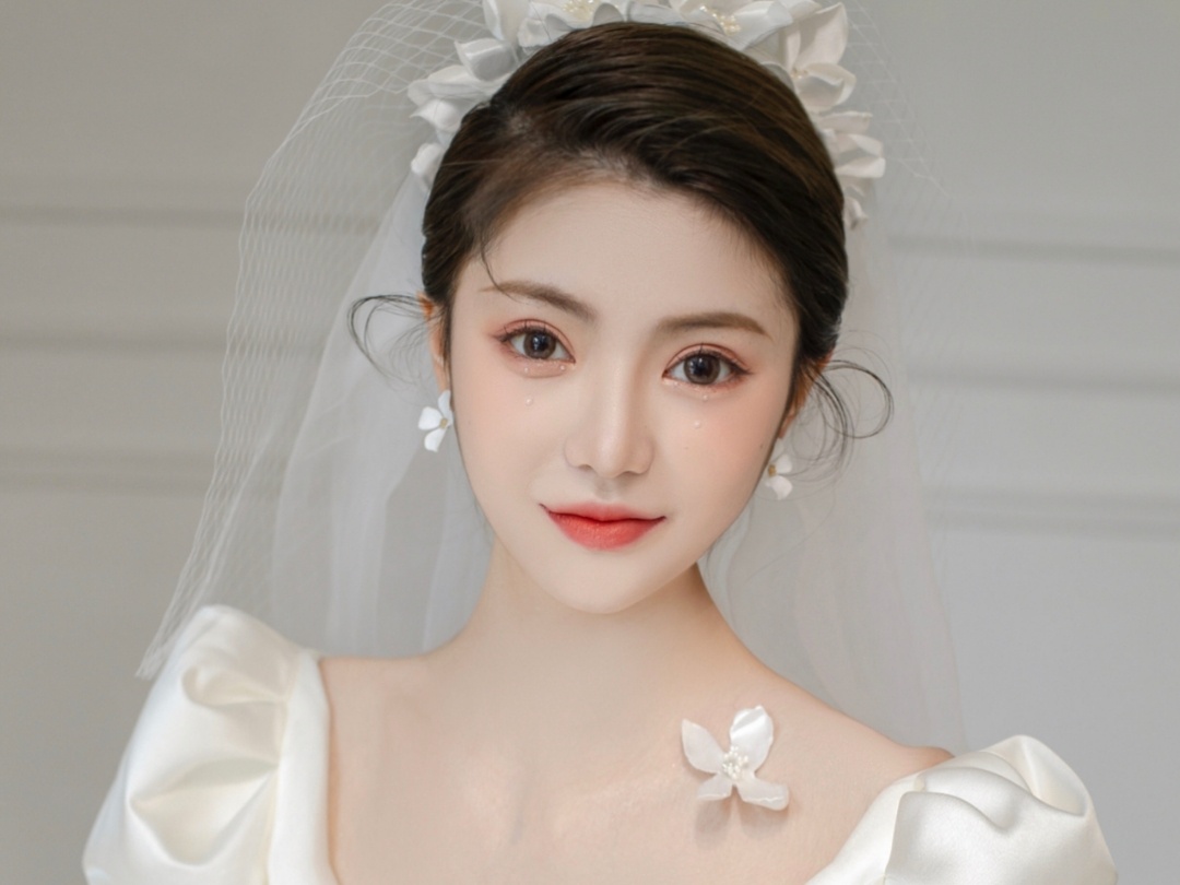 化妆总监婚礼全程跟妆（3～4个妆面造型）