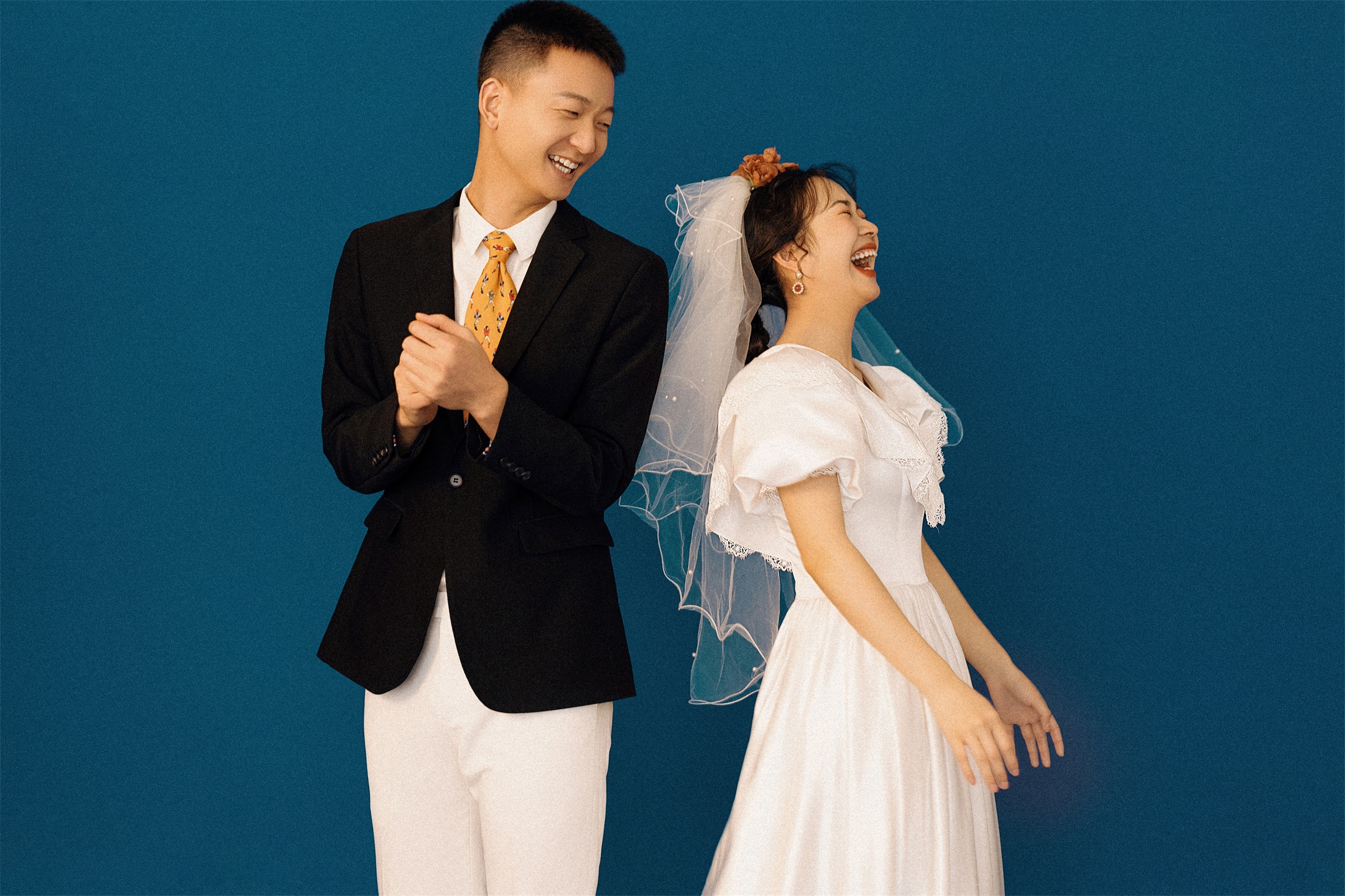 〔超性价比〕室内婚纱照+双内景+精修12张