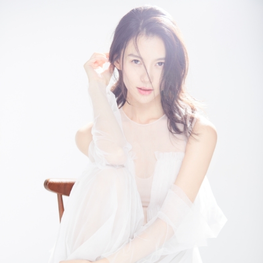 此刻記憶大氣簡約極簡風(fēng)婚照風(fēng)格