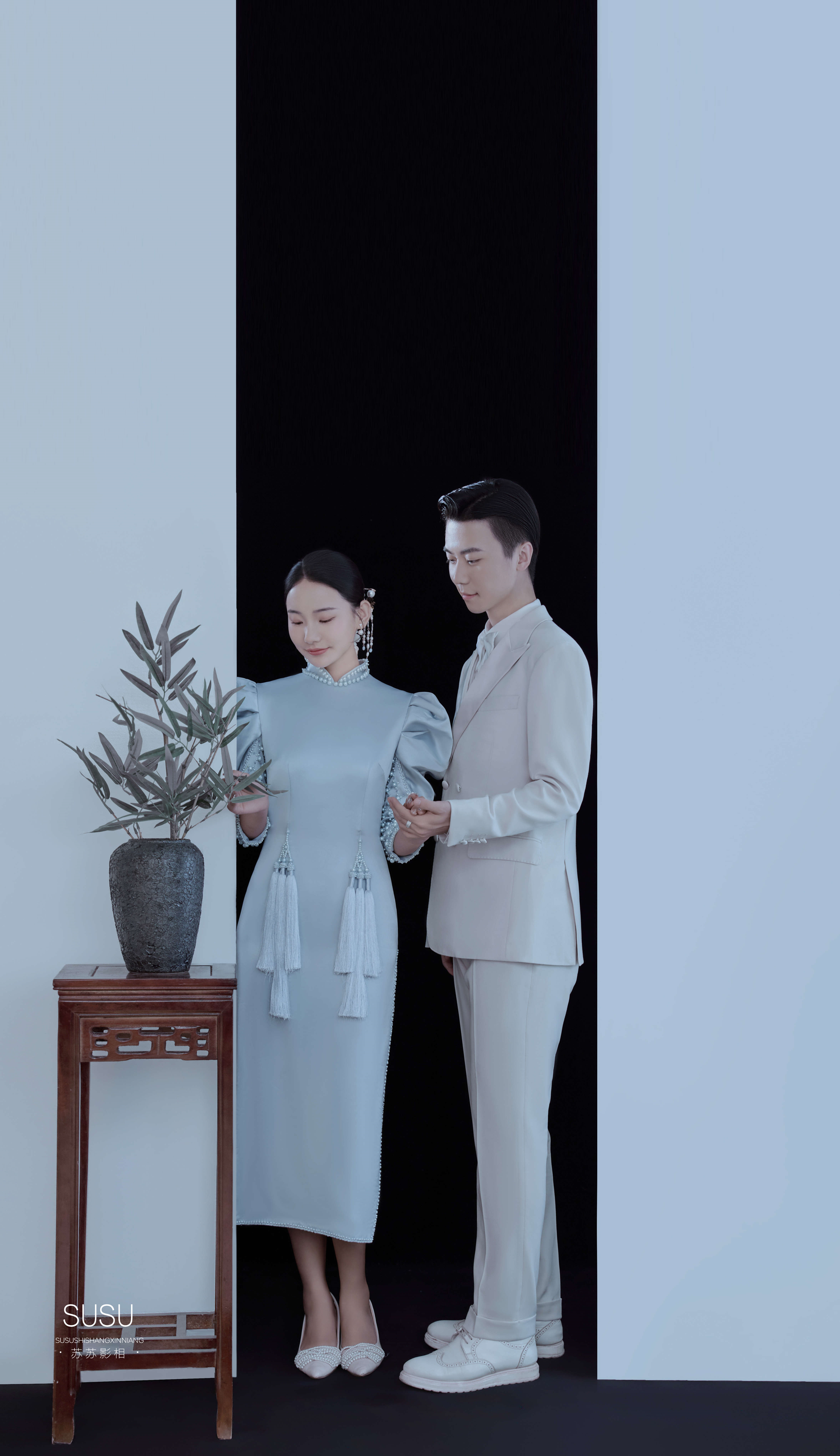 经典又高雅的蓝调新中式旗袍婚纱照