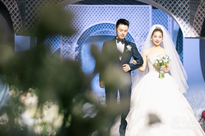 婚礼特别环节引宾客尖叫，开场演绎的第一支舞
