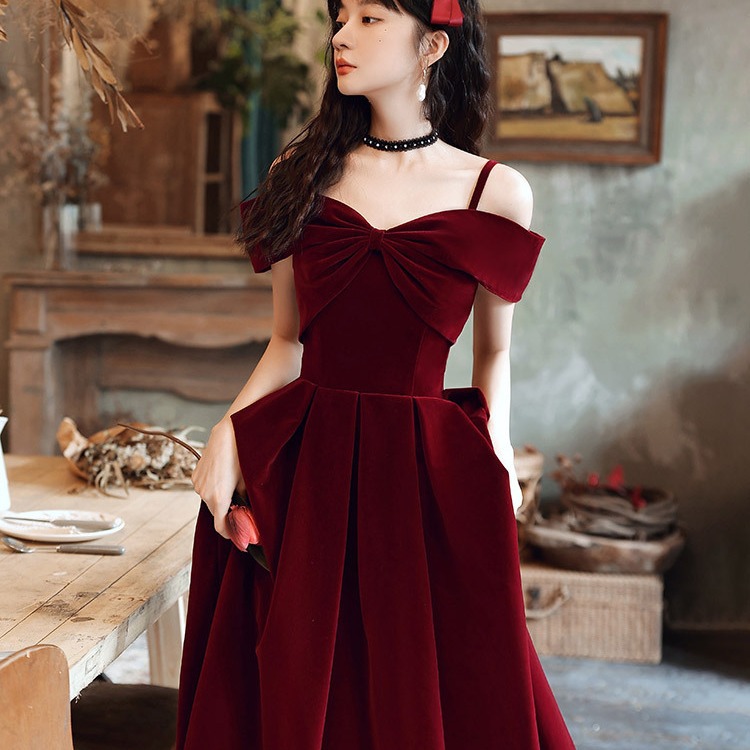 紅色敬酒服新娘2024新款春季吊帶小個子訂婚連衣裙復古絲絨晚禮服