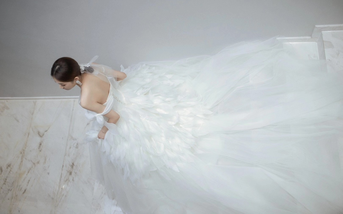 【布蕾丝.十年店庆】主婚纱+出门纱+敬酒服