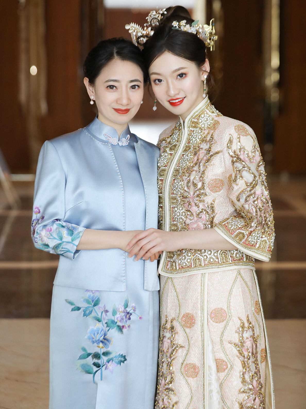 淡蓝色优雅知性妈妈旗袍套系
